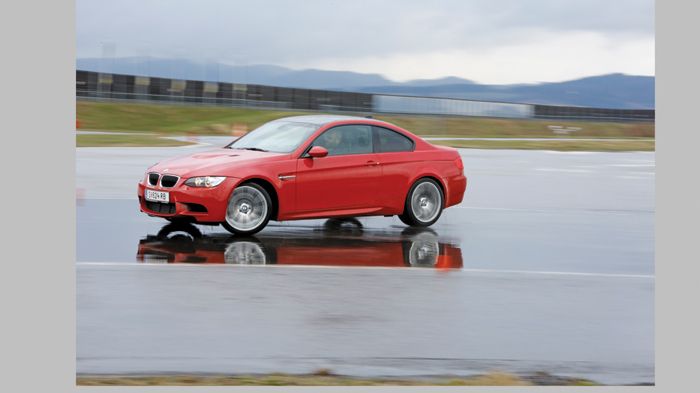 Ελαφριά, ατμοσφαιρική, ευκίνητη και υπέρκομψη, η M3 είναι για πολλούς η καλύτερη απ όλες.