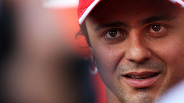 Τον Σεπτέμβριο ανακοινώθηκε ότι ο Felipe Massa θα χάσει τη θέση του πιλότου από την ομάδα της Ferrari, ενώ ο Kimi Raikkonen θα περάσει στο στρατόπεδο