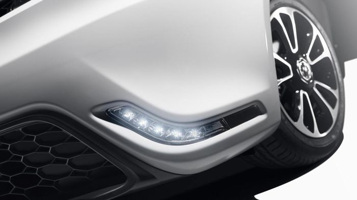 Τα LED φώτα ημέρας εντυπωσιάζουν στο μικρό MG.
