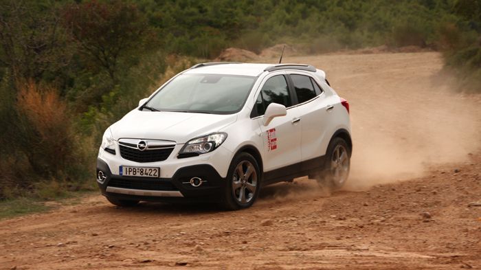 Η τετρακίνηση και η ικανή απόσταση από το έδαφος του επιτρέπουν και ευχέρεια κίνησης εκτός δρόμου.