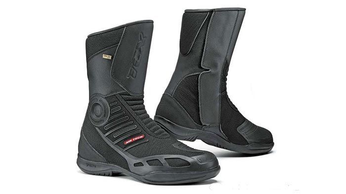 Οι μπότες προσφέρουν προστασία σε πτώση και από τον καιρό. Δεν είναι όλες, όμως, κατάλληλες για όλους.