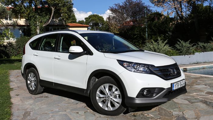 Για πρώτη φορά, το Honda CR-V αποκτά 2κίνητη έκδοση και συνδυάζεται με 1.600αρη κινητήρα diesel, ενώ το κόστος του ξεκινά από τα 27.170 ευρώ (με απόσυ