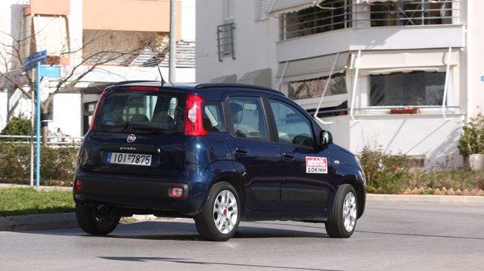 Ξεπερνάς το γεγονός ότι ο δικύλινδρος κινητήρας ακούγεται αρκετά στο εσωτερικό, από τη στιγμή που διαπιστώνεις ότι είναι κομμένος και ραμμένος στα μέτ
