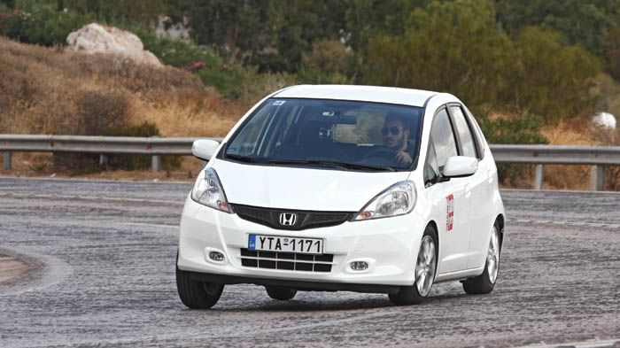 Το Jazz είναι στο επίκεντρο των προσφορών της Honda, προσφέροντας έκπτωση και μαζί ένα εκ των δύο δώρων της εταιρείας (ασφάλιση ή Nova full pack για 1
