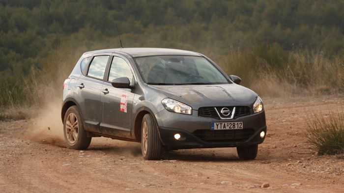 Το σύστημα τετρακίνησης, το οποίο συνεργάζεται με τα συστήματα ευστάθειας , αντί-σπιν και ABS, υπάρχουν αισθητήρες που υπολογίζουν τα πλευρικά, εμπρόσ