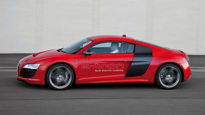 Το Audi R8 e-tron με το αναβαθμισμένο πακέτο μπαταριών να μπορεί να ταξιδεύει για 400 χλμ.