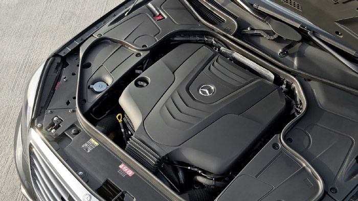 Η κορυφαία έκδοση S500 εφοδιάζεται με V8 βενζινοκινητήρα 4,6 λτ., απόδοσης 455 ίππων!
