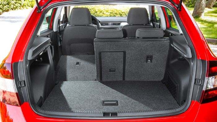 Ο χώρος των αποσκευών έχει χωρητικότητα 415 λτ., και με την αναδίπλωση των πίσω καθισμάτων, αυτός «εκτοξεύεται» στα 1.380 λτ. 