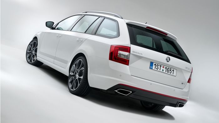 Η τρίτη γενιά της Octavia RS (και Octavia Combi RS) εντυπωσιάζει με την ανανεωμένη «επιθετική» εμφάνισή του.