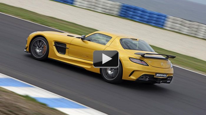 Κάτω από το καπό της SLS AMG Black Series βρίσκεται ένα 6,2 λτ. V8 κινητήρα με 622 ίππους και 634 Nm ροπής.