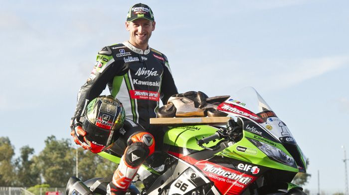 Πρόκειται για το πρώτο πρωτάθλημα του Sykes στα SBK και ο αναβάτης της Kawasaki το πανηγύρισε δεόντως.