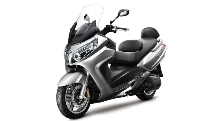 H SYM παρουσίασε το νέο Maxsym 600i, το οποίο θα διατίθεται σε δύο εκδόσεις.