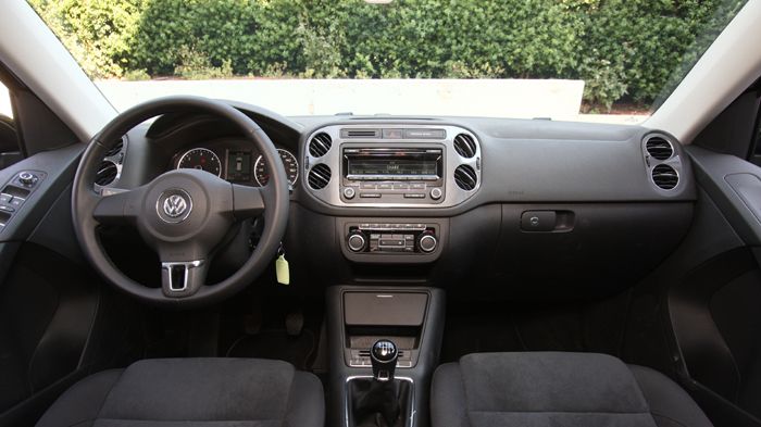 Στο εσωτερικό του ανανεωμένου Tiguan οι αλλαγές αφορούν στις λεπτομέρειες. 