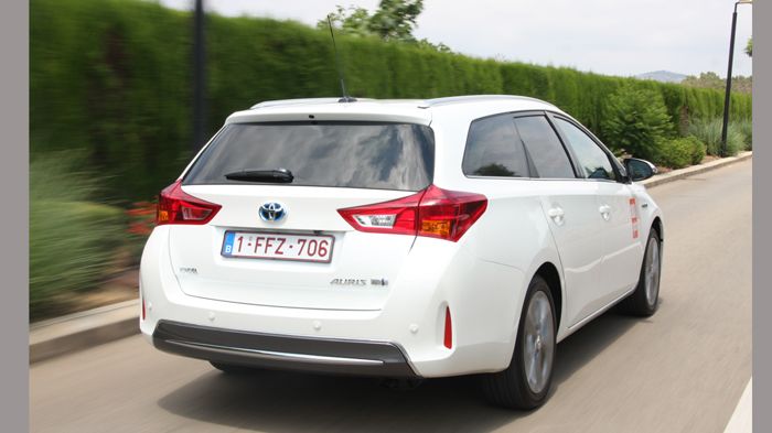 Η γκάμα κινητήρων του Auris Touring Sports έρχεται αυτούσια από την πεντάθυρη έκδοση, μαζί φυσικά με το υβριδικό, μειώνοντας σημαντικά κατανάλωση καυσ