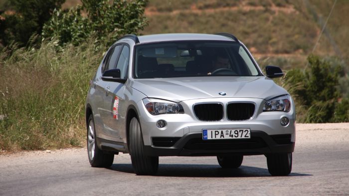 Οδηγώντας την πισωκίνητη sDrive16i καταλήξαμε για μια ακόμη φορά στο συμπέρασμα πως, η BMW Χ1 είναι το πιο οδηγοκεντρικό crossover με οδική συμπεριφορ