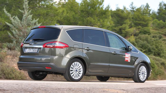 Στο δρόμο, το S-MAX 1,6 TDCi συνεχίζει να διακρίνεται για την σιγουριά και την ασφάλεια που προσφέρει, σε συνδυασμό με αρκετά καλή άνεση.
