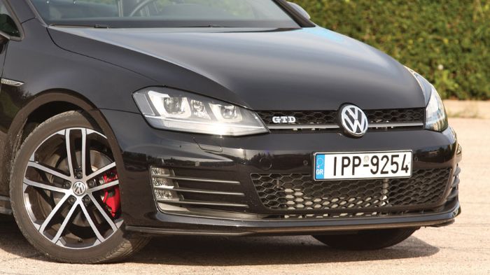 Αμφότεροι οι προφυλακτήρες των Golf, διαθέτουν επιθετικό σχεδιασμό και κυψελωτή εισαγωγή αέρα για τον επαρκή αερισμό των δυνατών κινητήρων. 