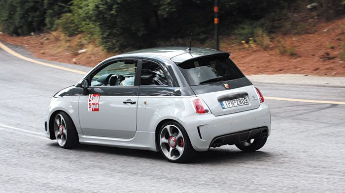 Σε κατάλληλο τόπο και χρόνο, το 595 Competizione ζωγραφίζει χαμόγελα στο πρόσωπο των πωρωμένων, που με τον πολεμικό ήχο των εξατμίσεων στα αυτιά, θα δ