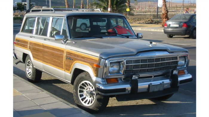 Το Grand Wagoneer παραγόταν από τη Jeep από το 1984 έως το 1991 (φωτο).