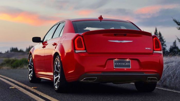 Αλλες αλλαγές είναι οι νέοι άξονες αλουμινίου, το αναβαθμισμένο ηλεκτρικό σύστημα διεύθυνσης, το βελτιωμένο cruise control, αλλά και η προσθήκη στον ε