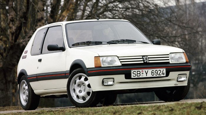 30 χρόνια πριν, το θρυλικό πια 205 GTi ήταν το πρώτο GTi μοντέλο της Peugeot, αποτελώντας ένα αυτοκίνητο που ονειρεύονταν οι τότε πιτσιρικάδες (και ση