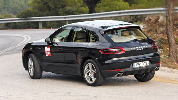 Συνεπαίρνει ο τρόπος που στρίβει η Porsche Macan θυμίζοντας τετρακίνητο σπορ αυτοκίνητο, παρά ένα πολυτελές και βαρύ SUV.	