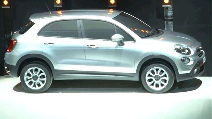 Μέσα στη χρονιά αναμένεται το νέο compact crossover Fiat 500Χ (κατασκοπευτική εικόνα).	