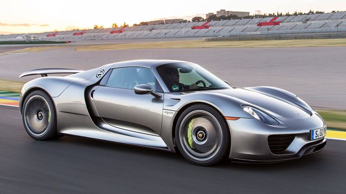 Η Porsche σχεδιάζει να χρησιμοποιήσει μέρη του υβριδικού supercar της, της 918 Spyder (φωτό), σε ειδικές εκδόσεις των 911 Turbo S και Panamera Turbo S