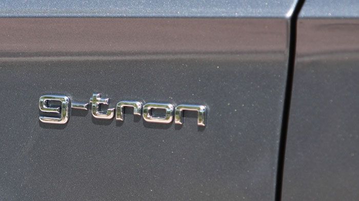 Το A3 Sportback g-tron, όπως αποκαλύπτει το όνομά του, πατάει στο αμάξωμα του Sportback, με τα διακριτικά λογότυπα στα εμπρός φτερά και την πίσω πόρτα