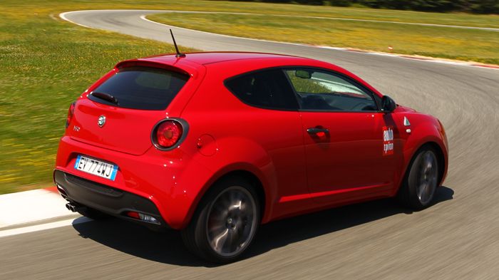 Η κορυφαία έκδοση της Alfa Romeo MiTo μπορεί να κινηθεί σε εξαιρετικά γρήγορους ρυθμούς,  ενώ ακόμη και κάτω από συνθήκες πίεσης θα αντιδράσει προοδευ