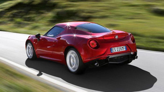 Η Alfa Romeo 4C εφοδιάζεται από ένα turbo μοτέρ 1,75 λτ., το οποίο είναι τοποθετημένο στο κέντρο του αυτοκινήτου και αποδίδει 240 ίππους και 350 Nm ρο