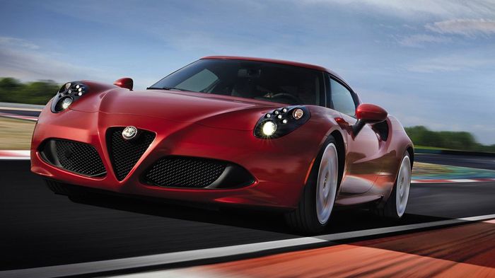 Να θυμίσουμε ότι η Alfa Romeo 4C είναι ένα κεντρομήχανο διθέσιο σπόρ μοντέλο της ιταλικής φίρμας.