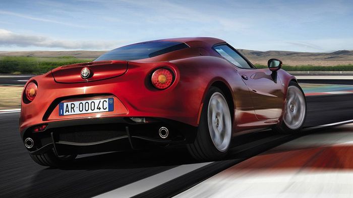 Ο λόγος που επιλέχτηκε η Alfa Romeo 4C σαν safety car στο WTCC, έχει να κάνει και με το βραβείο του «πιο όμορφου αυτοκινήτου της χρονιάς 2013».