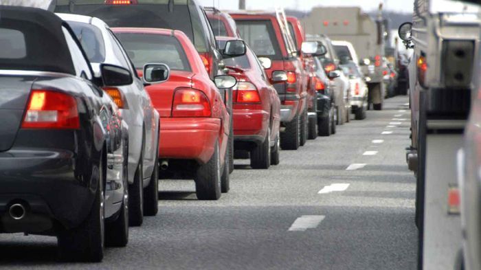 Οι κάτοχοι ανασφάλιστων οχημάτων εκτός από τα ασφάλιστρα, θα κληθούν να καταβάλλουν και πρόστιμο ύψους 250 ευρώ.