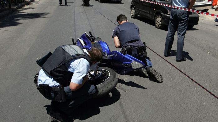 Δείτε τι ισχύει αναφορικά με τις άδειες οδήγησης, τις αντικαταστάσεις των διπλωμάτων και την ασφάλιση που πρέπει να φέρει κάθε όχημα. 
