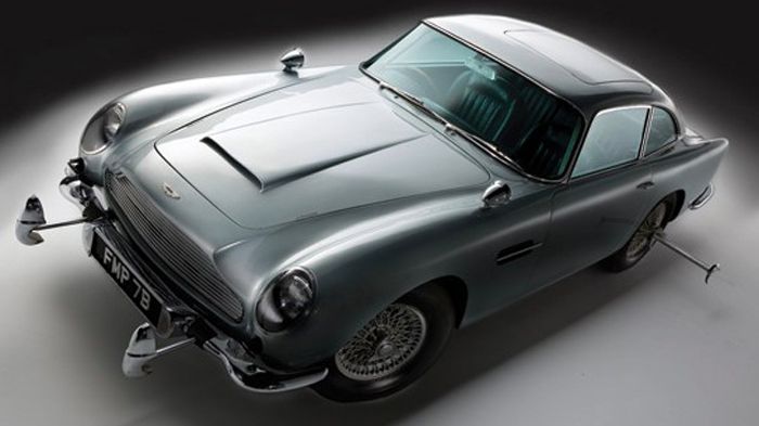 Η θρυλική Aston Martin DB5 coupe, που οδηγούσε ο Pierce Brosnan στο «Goldeneye», θα δημοπρατηθεί μαζί με άλλα 58 αυτοκίνητα από τις 23 ταινίες του Jam