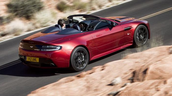 Η Aston Martin V12 Vantage S Roadster βασίζεται -σχεδιαστικά και μηχανικά- στην coupe έκδοση, ενώ, σύμφωνα με την εταιρεία, είναι πλέον το πιο γρήγορο