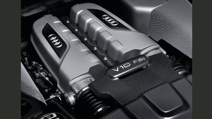 Το Audi R10 αναμένεται να εξοπλίζεται με έναν V10 κινητήρα βενζίνης και ένα ηλεκτρικό μοτέρ, με τη συνδυαστική ισχύ του υβριδικού συστήματος να φτάνει