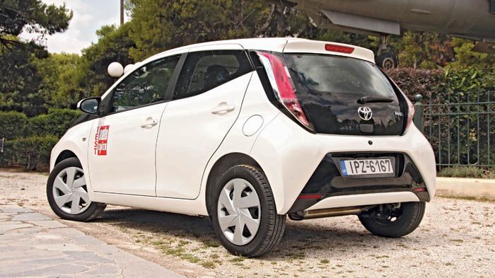 Σχεδιαστικά, το νέο Aygo διακρίνεται για τις μοντέρνες και νεανικές του γραμμές, αλλά και για τη διχρωμία του αμαξώματος.