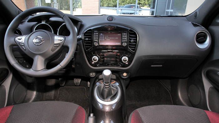 Το εσωτερικό του Nissan Juke ξεχωρίζει με την ιδιαιτερότητα της σχεδίασης του, όντας και ποιοτικό παράλληλα.	