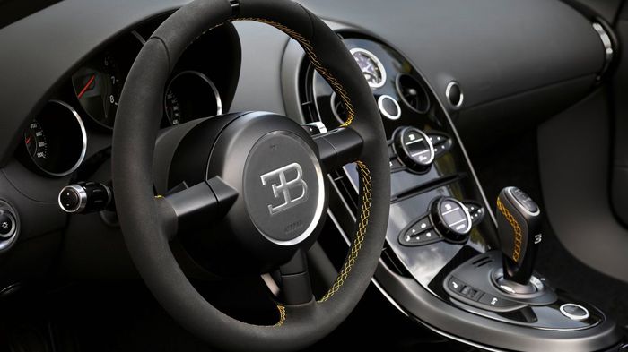 Η «1 of 1» φέρει φινιρίσματα εξωτερικά και εσωτερικά σε κίτρινη απόχρωση, ενώ χρειάστηκαν πάνω από 200 εργατοώρες για να υλοποιηθούν οι εξεζητημένες π