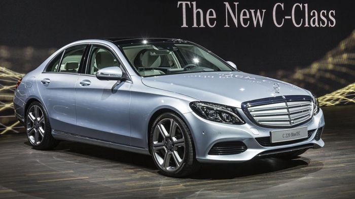 Έκανε ντεμπούτο στο Ντιτρόιτ η νέα Mercedes C-Class, η οποία μεγάλωσε σε διαστάσεις, σε σχέση με το απερχόμενο μοντέλο, ενώ απέκτησε πιο premium χαρακ