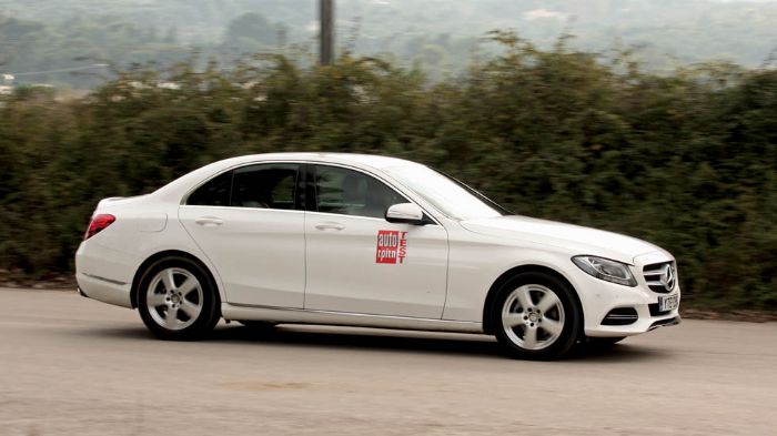 Η C-Class στο πρόγραμμα Sport εξακολουθεί να είναι άνετη, ελέγχοντας πολύ καλά τις κινήσεις του αμαξώματος, ακόμα κι αν ο οδηγός το παρακάνει.