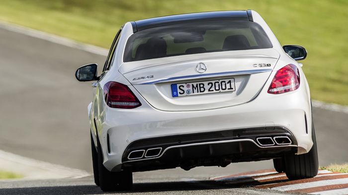 Η έκδοση AMG C63 εξοπλίζεται με πίσω διαφορικό που κλειδώνει μηχανικά, με την διαδικασία να πραγματοποιείται ηλεκτρονικά στην AMG C63 S.