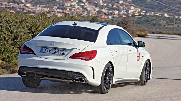 H Mercedes CLA 45 AMG έχει τον τρόπο να στίβει τα επινεφρίδια παράγοντας μεγάλες ποσότητες αδρεναλίνης, είτε στις ευθείες όπου η συνεχόμενη επιτάχυνση