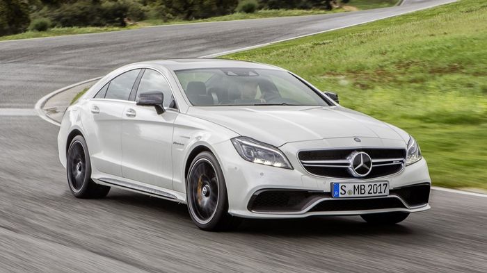 Οι CLS63 AMG διαθέτουν την « Twin blade» γρίλια στη μάσκα, ενώ οι …τρισδιάστατες εισαγωγές αέρα «A-Wing», σχηματίζουν το το γράμμα «Α», το σήμα