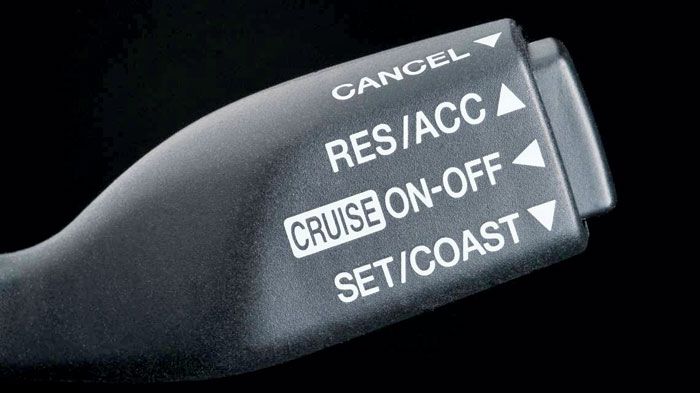 Το cruise control εκτός από την ξεκούραση του δεξιού ποδιού, αποτελεί έναν ακόμη τρόπο για μείωση της κατανάλωσης. 