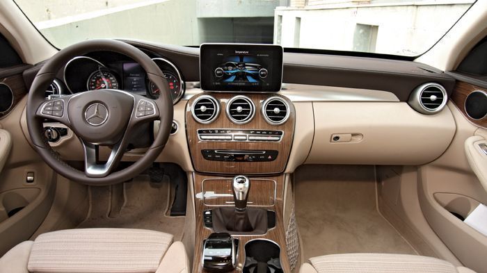 Η νέα C450 AMG Sport θα φέρει πιο σπορτίφ χαρακτηριστικά, σε σχέση με την εικονιζόμενη C-Class, για τα οποία θα έχει φροντίσει και πάλι η AMG.