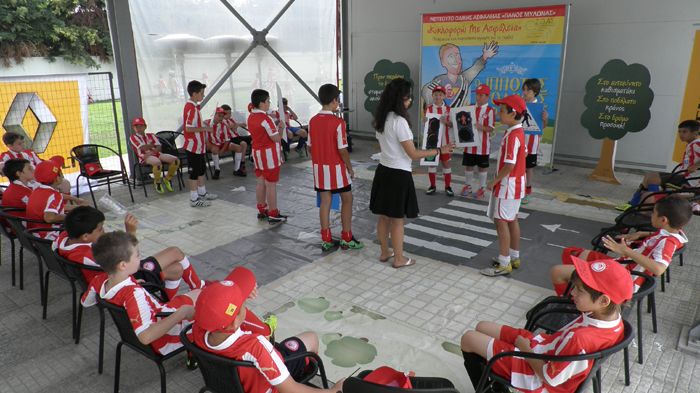 Τη Δευτέρα 16 Ιουνίου ξεκίνησαν τα ερυθρόλευκα Summer Camps στα οποία κάθε χρόνο παιδιά ηλικίας από 5 έως 18 ετών μυούνται στα μυστικά του ποδοσφαίρου