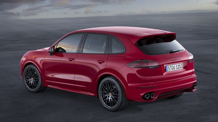 Η Cayenne GTS φέρει το επαναρυθμισμένο σύστημα ανάρτησης PASM, με το ύψος του αμαξώματος να έχει μειωθεί κατά 24 χλστ. ή κατά 20 χλστ., όταν έχει επιλ